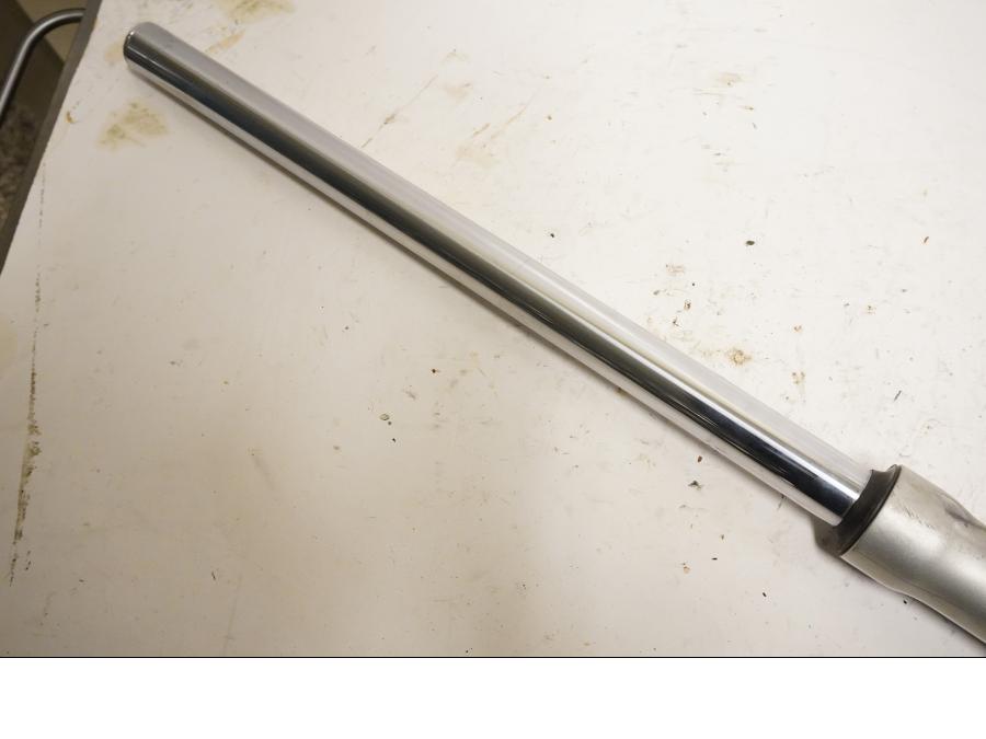 Höger sida på Gaffelben från en Honda XR 125 -2004 motorcykel.