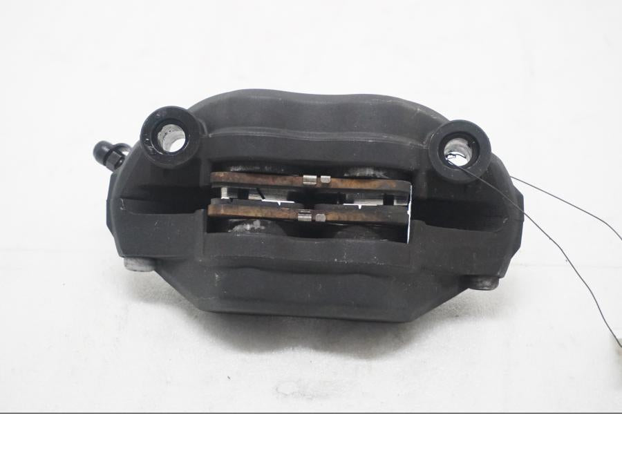 Baksidan på Bromsok från en Honda CBR 1000 RR -2004 motorcykel.