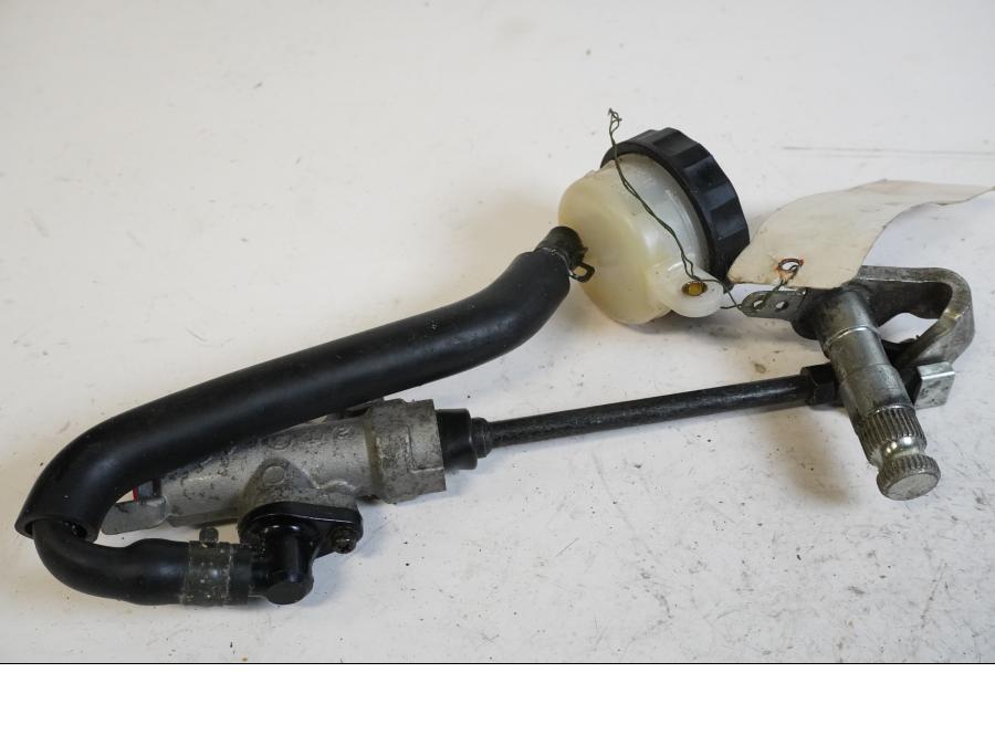 Framsidan på Bromshuvudcylinder från en Honda CB 750 SF -2003 motorcykel.