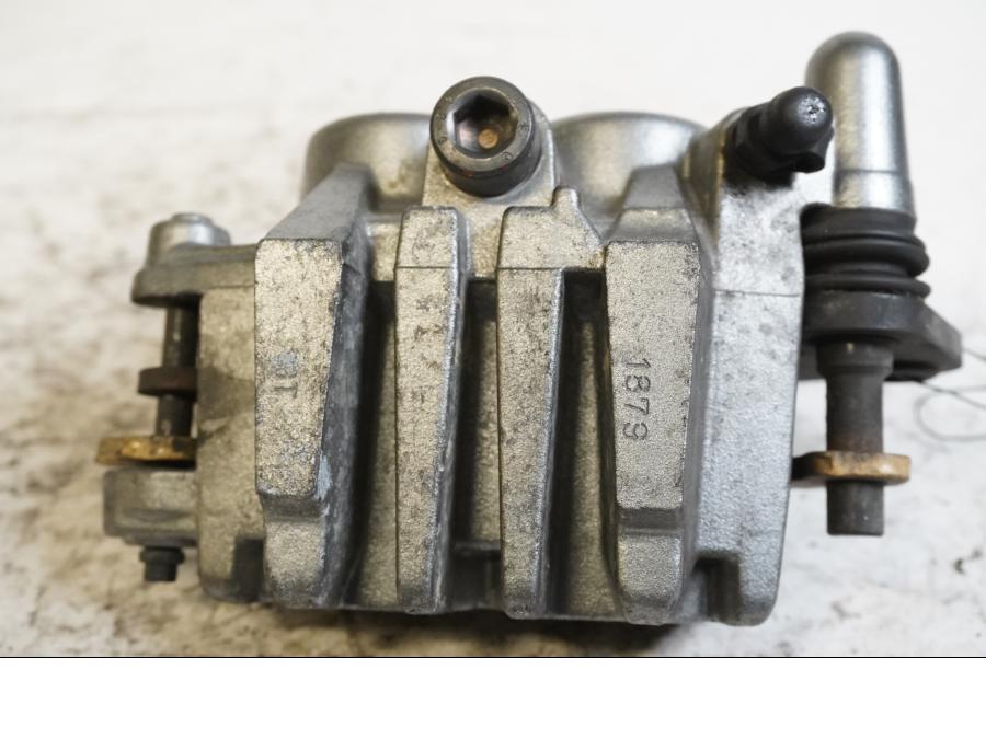 Baksidan på Bromsok från en Kawasaki ER 5 -2003 motorcykel.