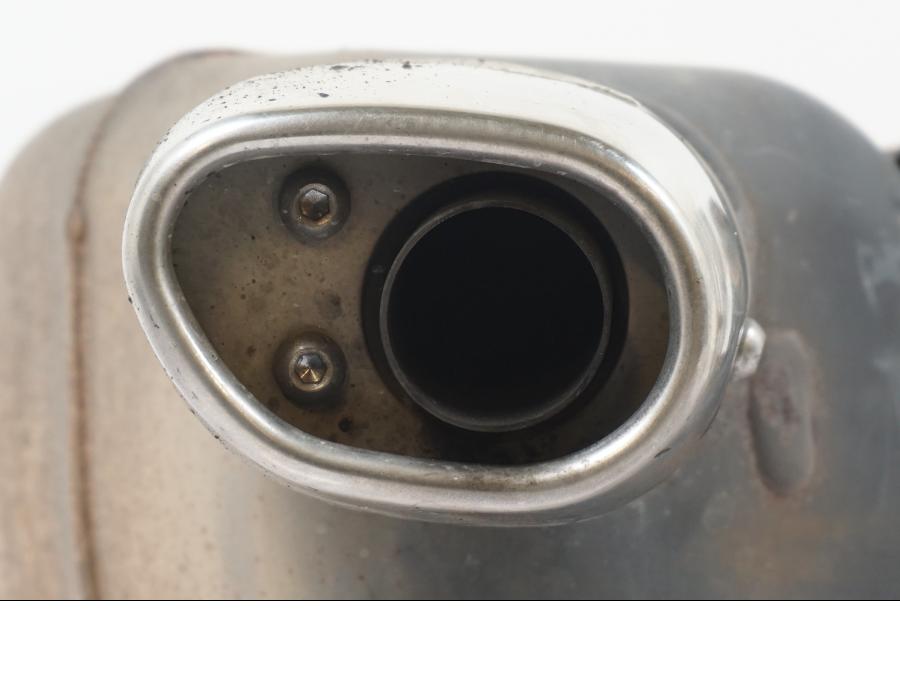 Höger sida på Avgassystem från en Yamaha XJ 6 -2012 motorcykel.