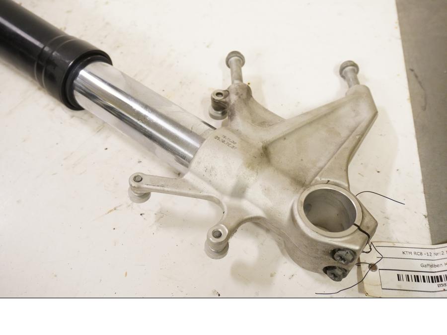 Baksidan på Gaffelben från en KTM RC8 -2009 motorcykel.