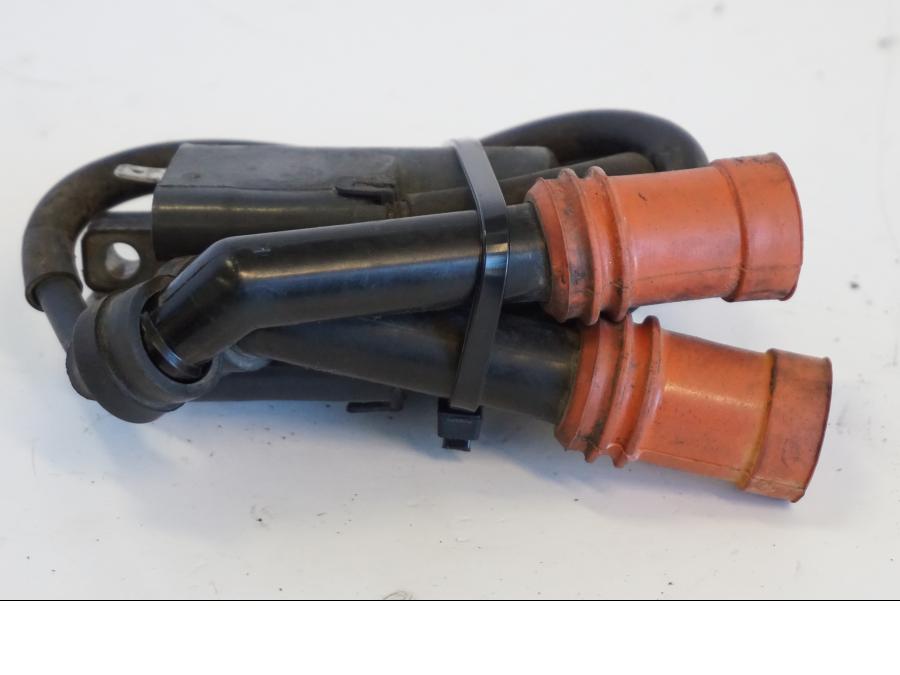 Höger sida på Tändspole från en Yamaha YZF 1000 R -1997 motorcykel.