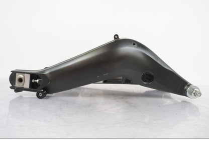 Snett nerifrån på Sving från en Yamaha MT-09 -2020 motorcykel.