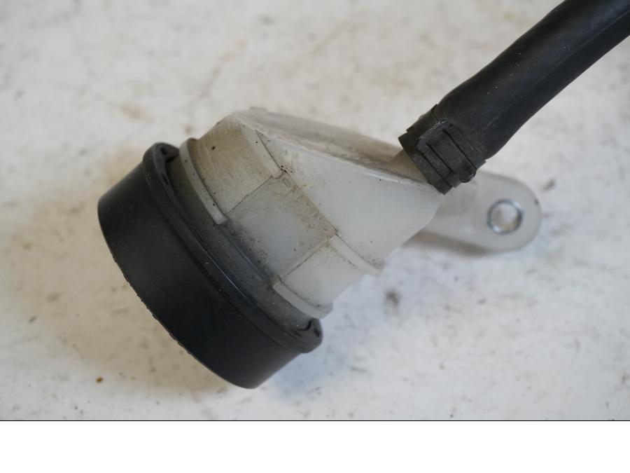 Höger sida på Bromshuvudcylinder från en BMW R 1200 RS -2015 motorcykel.