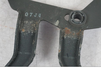 Vänster sida på Instrumentfäste från en Suzuki GSF 1250 -2010 motorcykel.