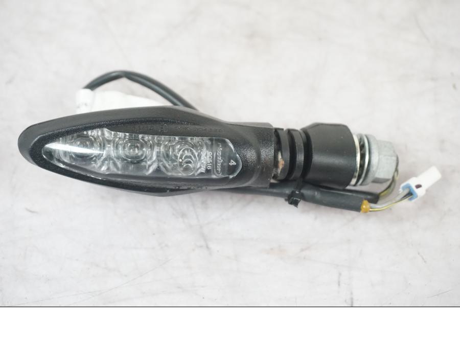 Framsidan på Blinkers LED från en KTM 1290 Super Adventure S -2022 motorcykel.