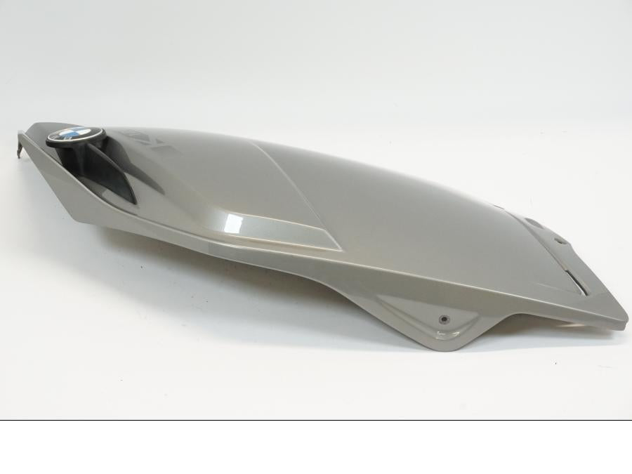 Snett uppifrån på Sidkåpa från en BMW K 1200 S -2006 motorcykel.