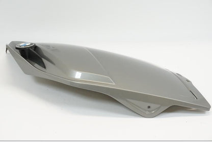 Snett uppifrån på Sidkåpa från en BMW K 1200 S -2006 motorcykel.