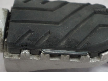 Höger sida på Fotpinne från en Triumph Tiger -2009 motorcykel.