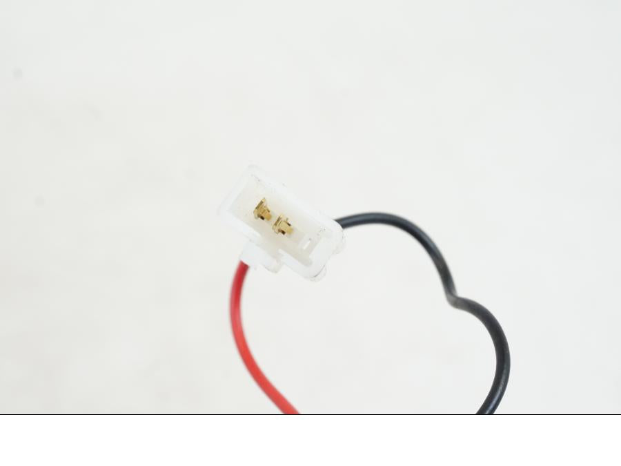 Snett uppifrån på Blinkersrelä från en Yamaha YZF 1000 R1 -2009 motorcykel.