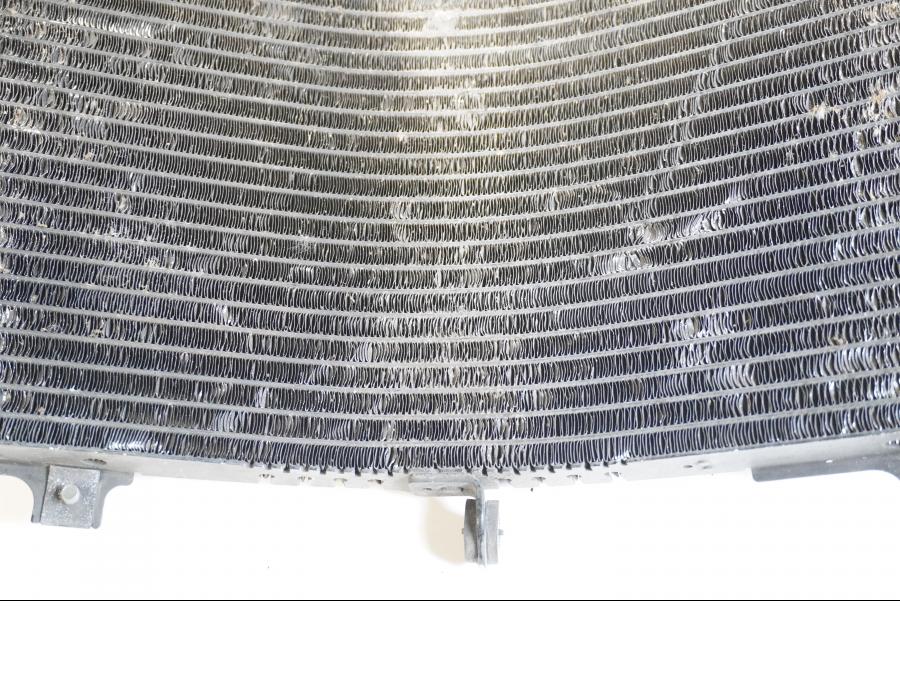 Höger sida på Vattenkyl från en Suzuki GSX-R 600 -1999 motorcykel.