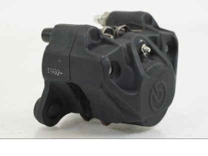 Snett uppifrån på Bromsok från en Triumph Speed Triple -2021 motorcykel.