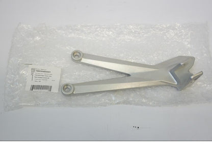 Framsidan på Fotpinnefäste från en KTM 690 Enduro -2022 motorcykel.