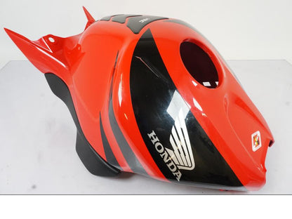 Vänster sida på Tankkåpa från en Honda CBR 1000 RR -2007 motorcykel.