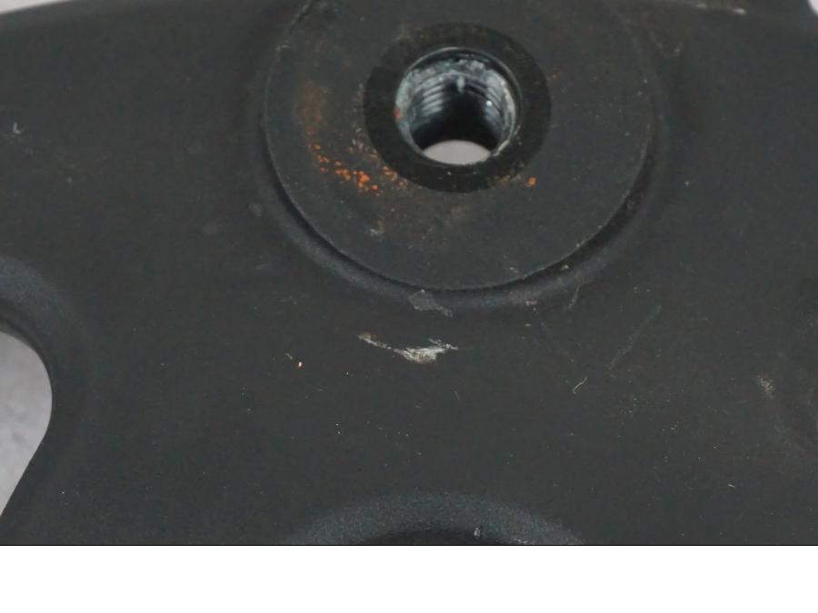 Baksidan på Motorfäste från en KTM 1190 Adventure -2015 motorcykel.