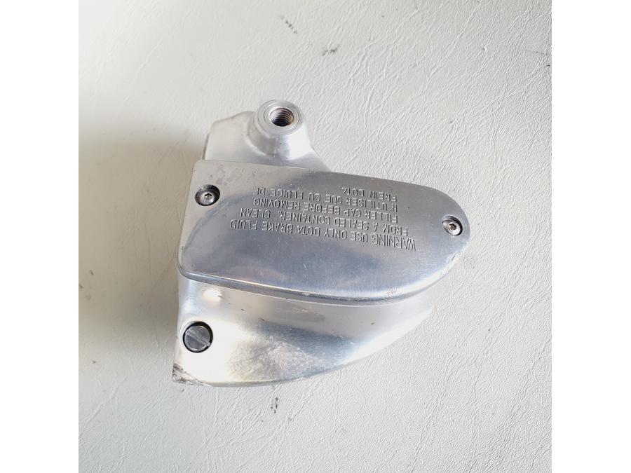 Snett uppifrån på Bromshuvudcylinder från en Yamaha XV 1900 -2007 motorcykel.