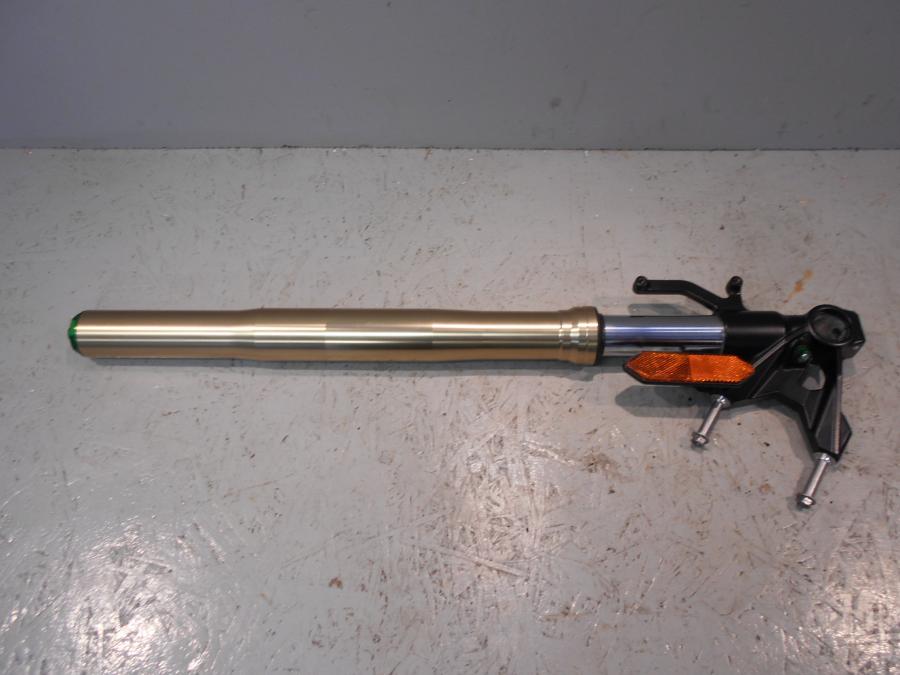 Framsidan på Gaffelben från en Kawasaki Ninja H2 -2018 motorcykel.