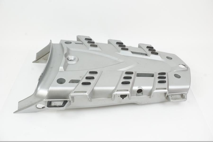 Framsidan på Pakethållare från en BMW R 1200 GSA -2008 motorcykel.