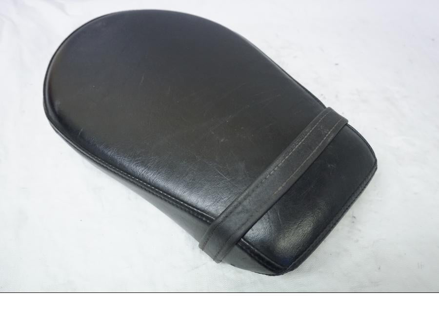 Framsidan på Sadel från en Yamaha XV 1900 -2007 motorcykel.