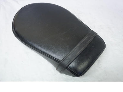 Framsidan på Sadel från en Yamaha XV 1900 -2007 motorcykel.