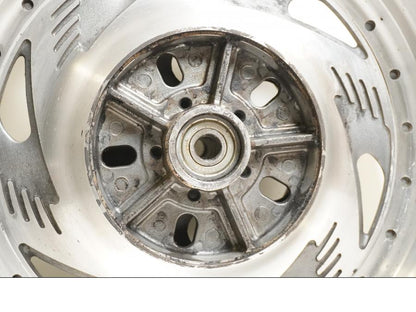 Extrabild2 på Fälg från en Suzuki VZ 800 -1997 motorcykel.