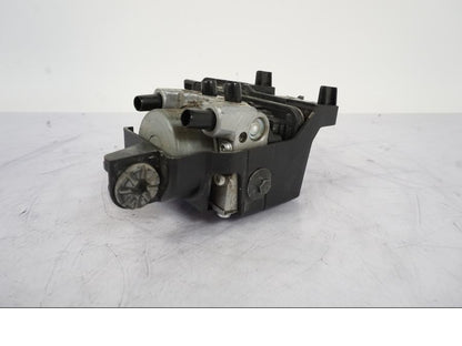 Baksidan på ABS Modulator från en Honda CRF 1000 Africa Twin -2016 motorcykel.