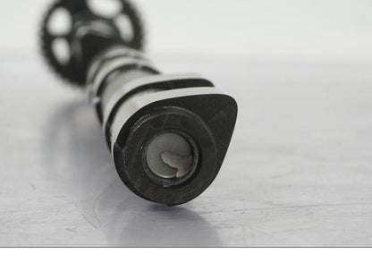 Baksidan på Kamaxel från en Kawasaki Z 900 -2019 motorcykel.