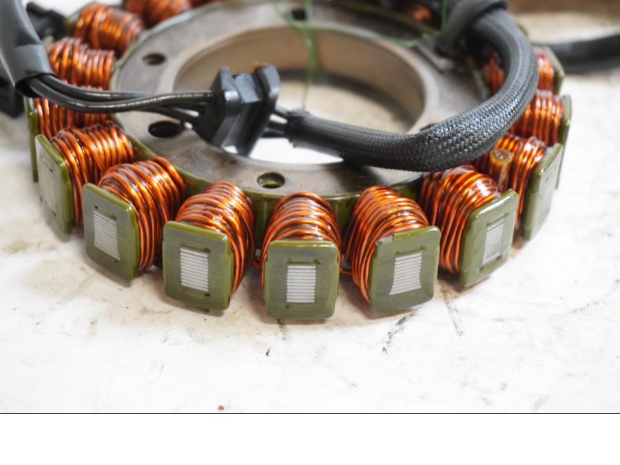 Baksidan på Generator från en Kawasaki ZX-6R -1999 motorcykel.