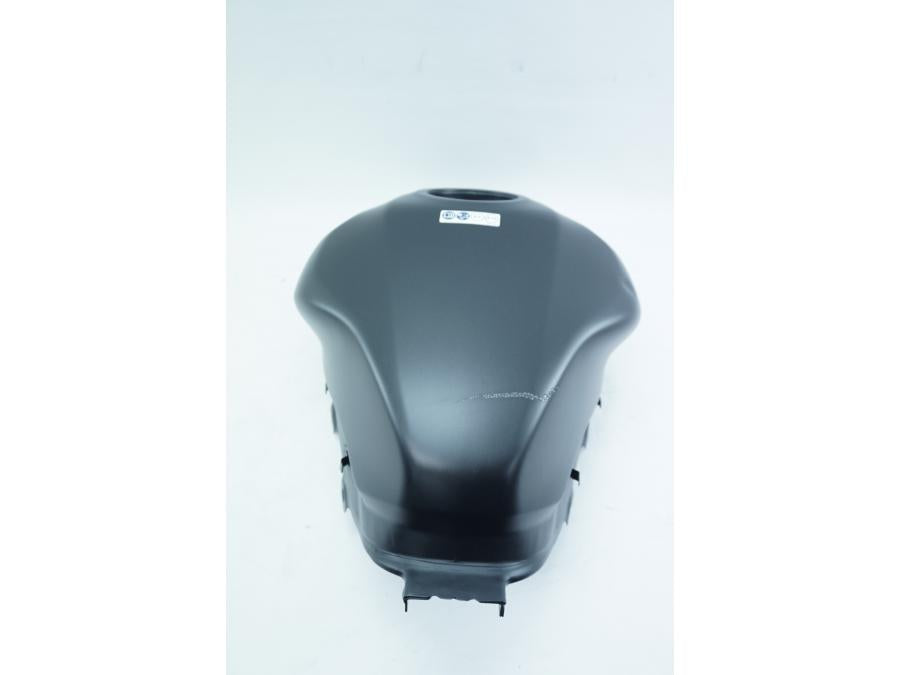 Vänster sida på Bensintank från en Honda CB 500 F -2019 motorcykel.