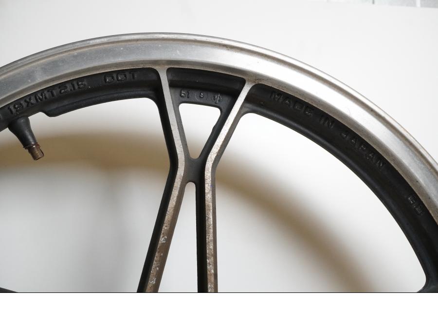 Snett uppifrån på Fälg från en Suzuki GS 850 G -1982 motorcykel.