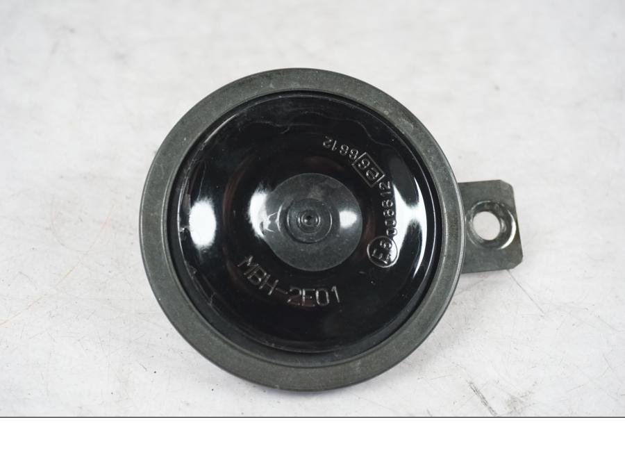 Framsidan på Signalhorn / Tuta från en Honda VT 600 C -1998 motorcykel.