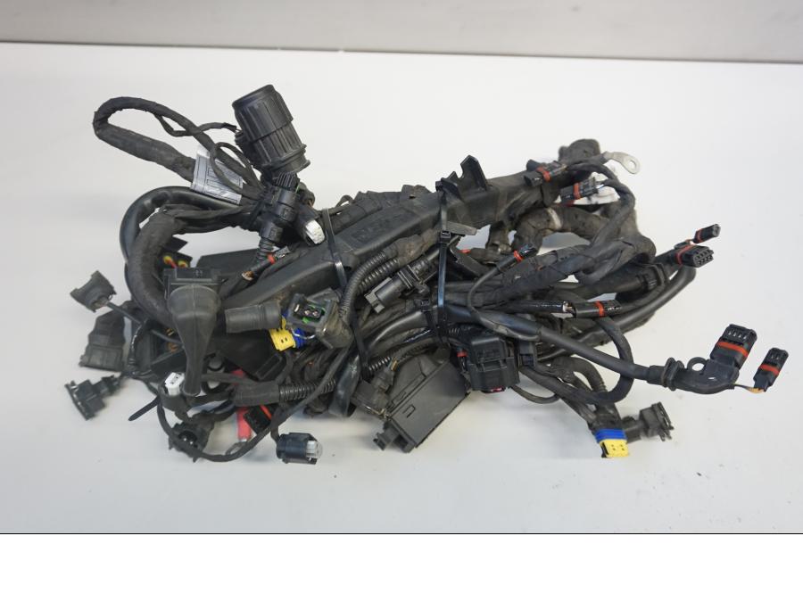 Framsidan på Kabelstam från en BMW R 1200 GSA -2011 motorcykel.