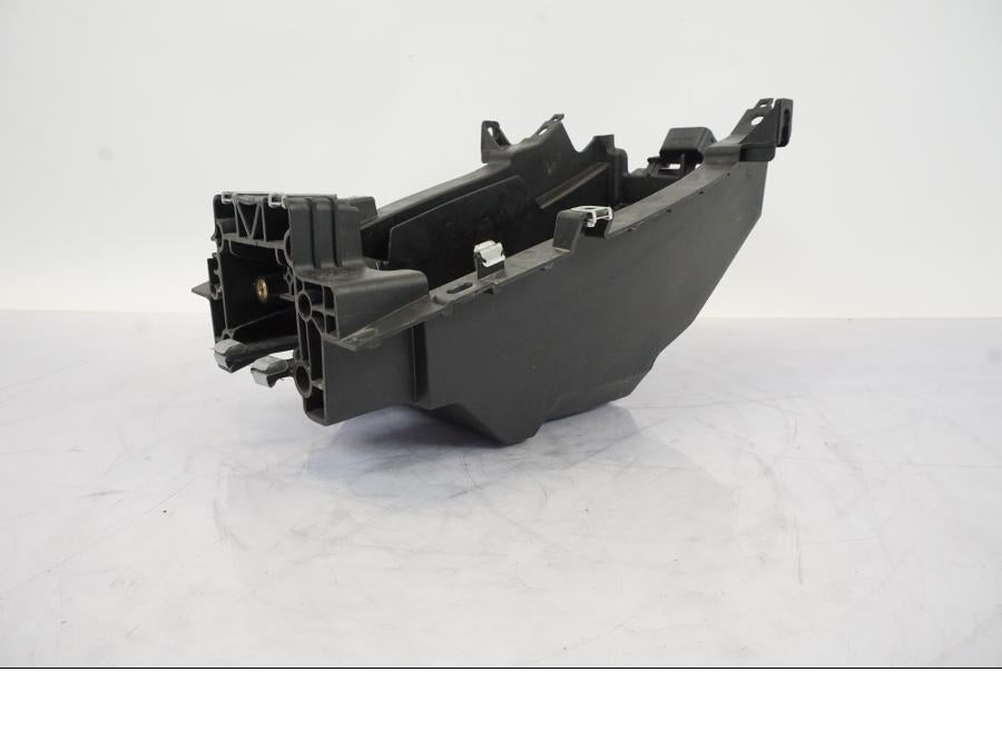 Höger sida på Batterihållare från en BMW S 1000 XR -2019 motorcykel.