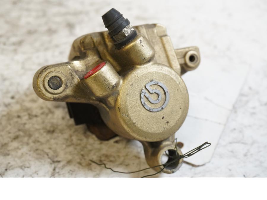 Framsidan på Bromsok från en KTM 625 SMC -2006 motorcykel.