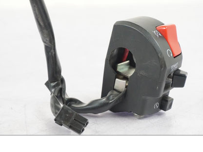 Baksidan på Styrelreglage från en Kawasaki ZX-6R -2011 motorcykel.