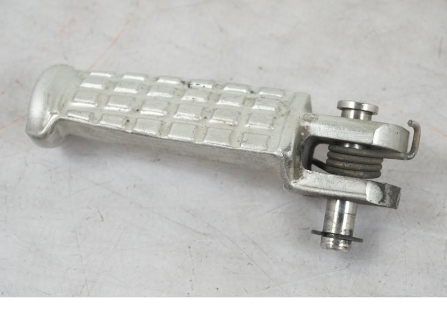 Framsidan på Fotpinne från en Triumph Daytona 955I -2000 motorcykel.