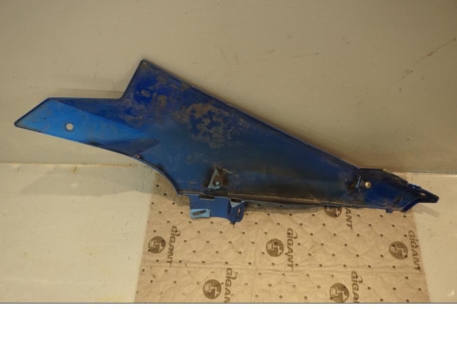 Baksidan på Magkåpa från en Suzuki GSX-R 1000 -2008 motorcykel.