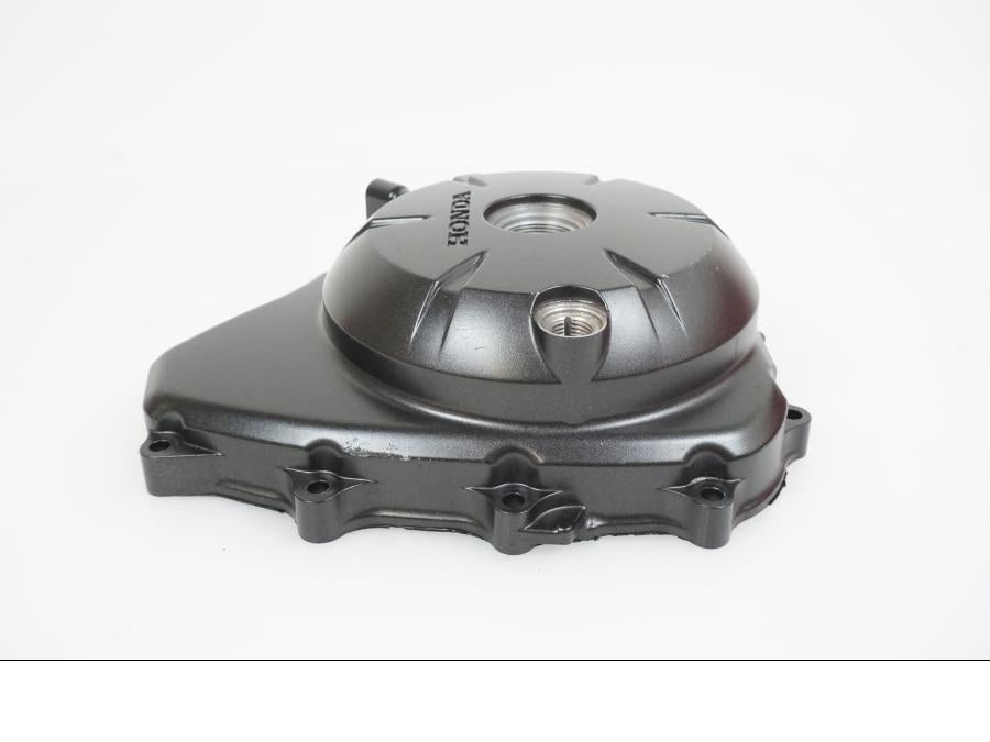Snett uppifrån på Generatorkåpa från en Honda NC 750 S -2016 motorcykel.