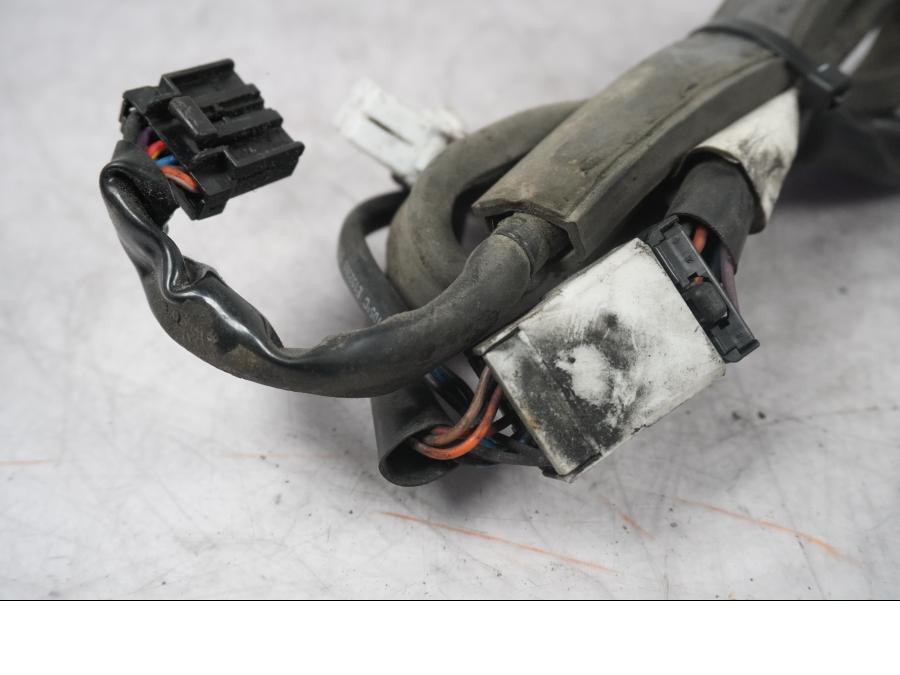 Vänster sida på Kablage från en H-D Touring Street Glide FLHX -2009 motorcykel.