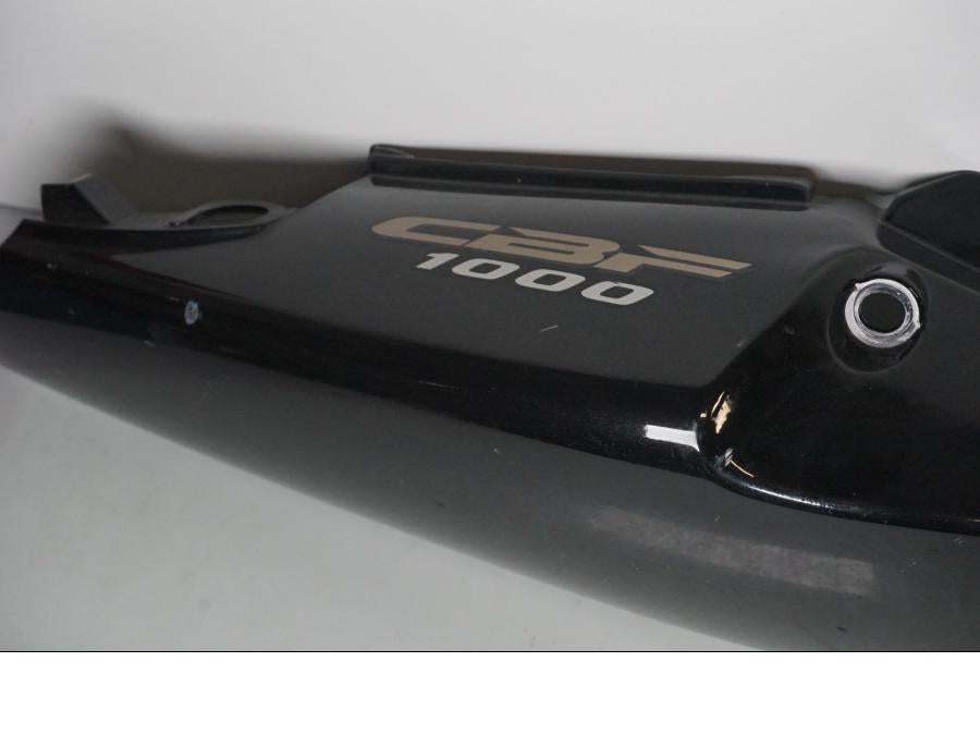 Snett uppifrån på Bakvinge från en Honda CBF 1000 -2006 motorcykel.