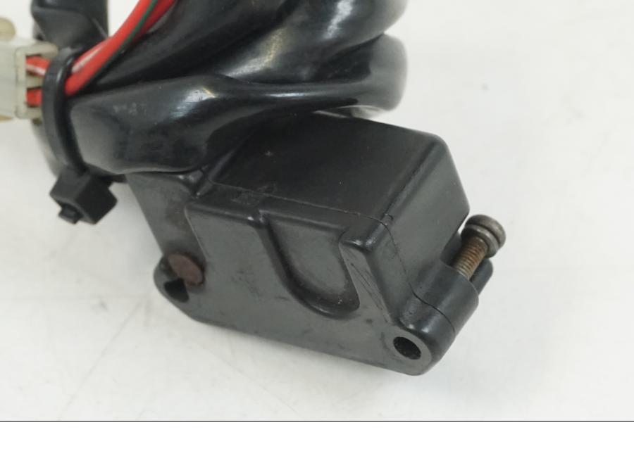 Snett nerifrån på Bensinreservkontakt från en Yamaha XV 1100 -1993 motorcykel.