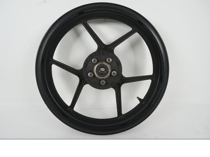 Snett uppifrån på Fälg från en Kawasaki Z 750 -2006 motorcykel.