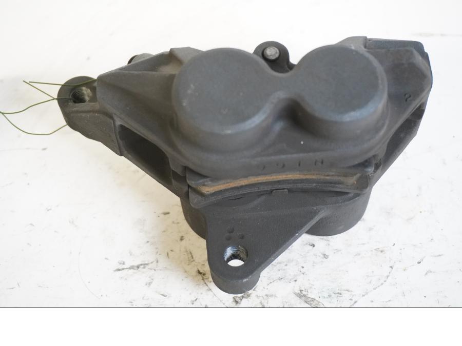 Höger sida på Bromsok från en Yamaha YZF R6 -2000 motorcykel.