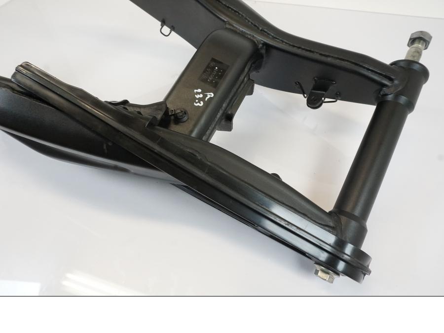 Extrabild5 på Sving från en Triumph Trident -2021 motorcykel.