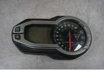 Baksidan på Instrumentpanel från en Triumph Tiger Explorer -2016 motorcykel.