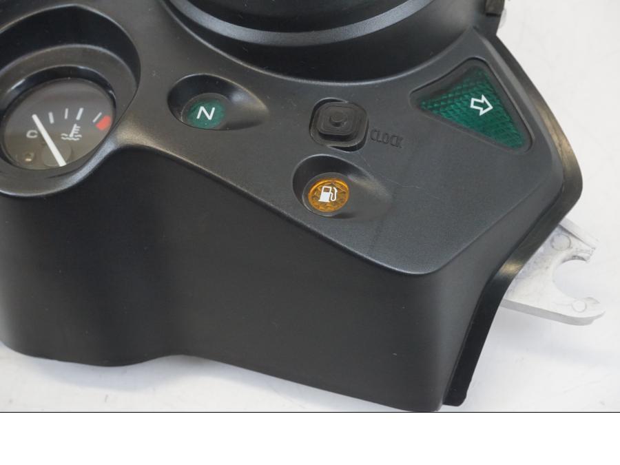 Snett uppifrån på Instrumentpanel från en Honda XL 1000 V -1999 motorcykel.