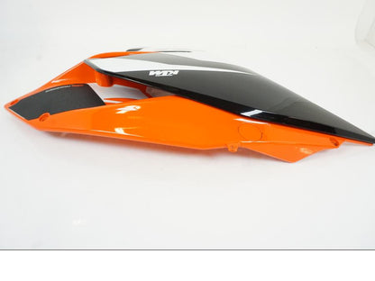 Vänster sida på Sidkåpa från en KTM RC 390 -2017 motorcykel.