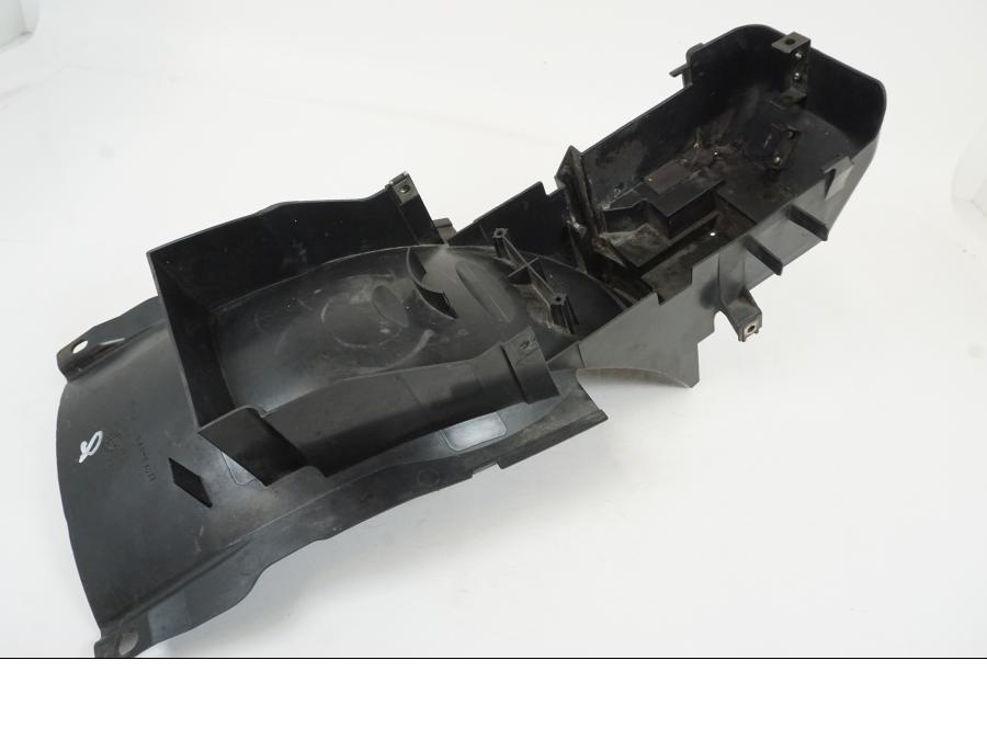 Höger sida på Undertail från en Yamaha BT 1100 -2003 motorcykel.