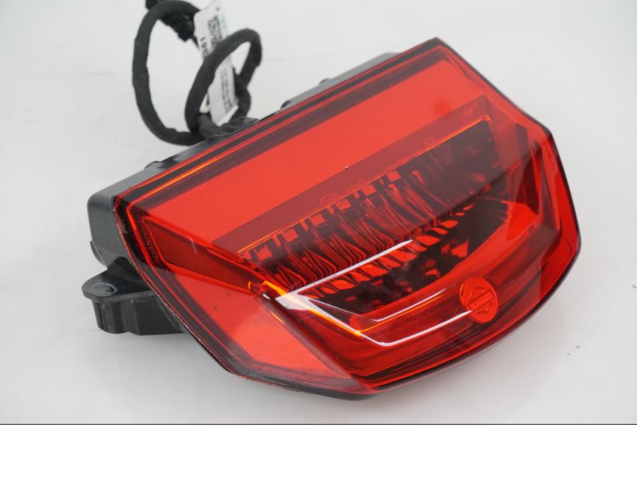 Vänster sida på Baklampa från en H-D Adventure Pan America Special RA1250S -2021 motorcykel.